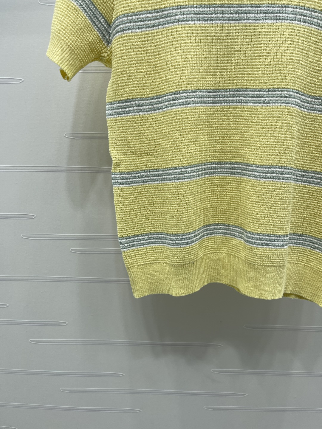 Women's short sleeves